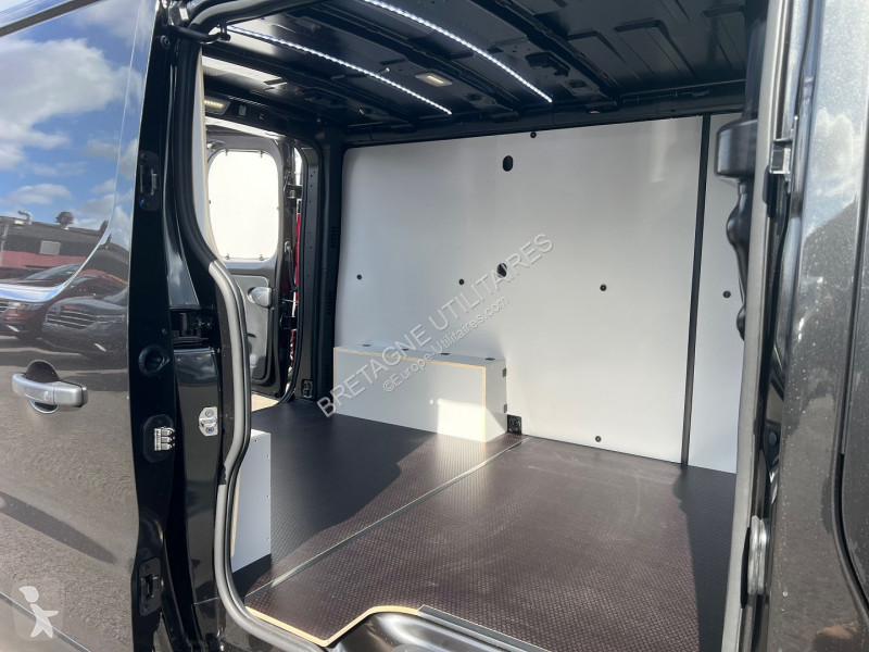 Véhicule utilitaire Renault TRAFIC III FG NEUF:...