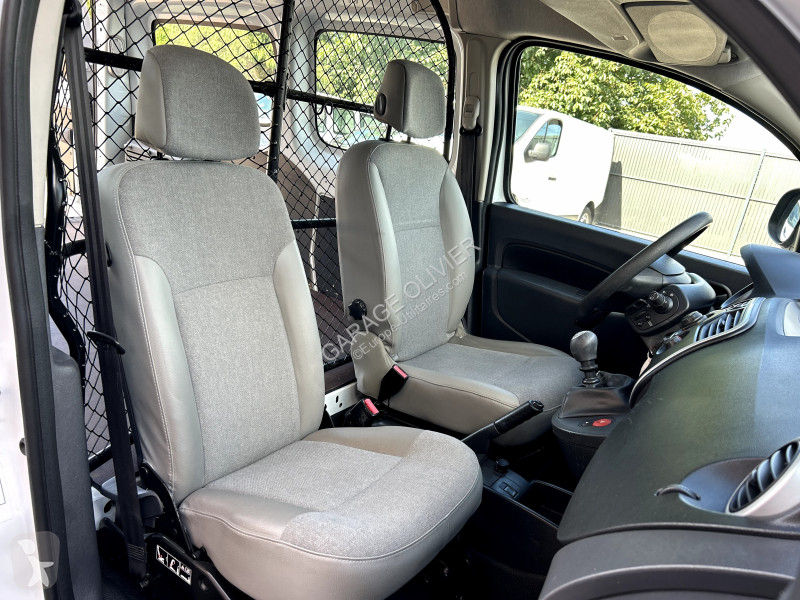 Véhicule utilitaire Renault Maxi Grand Volume...