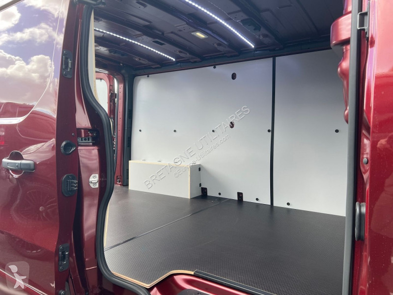 Véhicule utilitaire Renault TRAFIC III FG NEUF:...