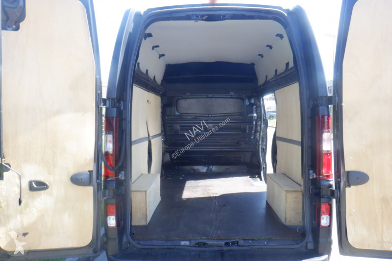 Véhicule utilitaire Renault TRAFIC III FG L2H2...