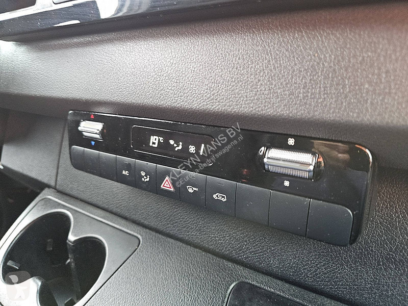 Лекотоварен автомобил Mercedes 319 L2H1 V6 LED...