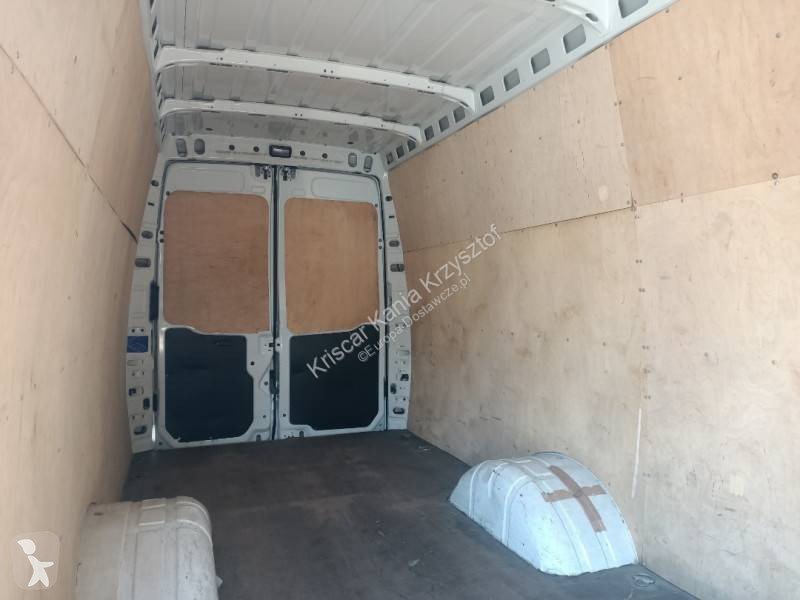 Лекотоварен автомобил Iveco