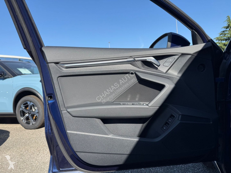 Véhicule utilitaire Audi 40 TFSIe 204 Design...