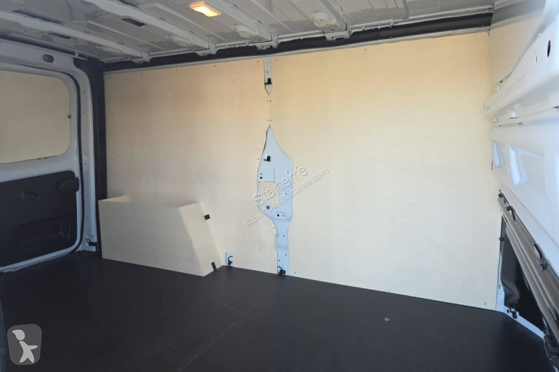 Véhicule utilitaire Nissan PRIASTAR FOURGON