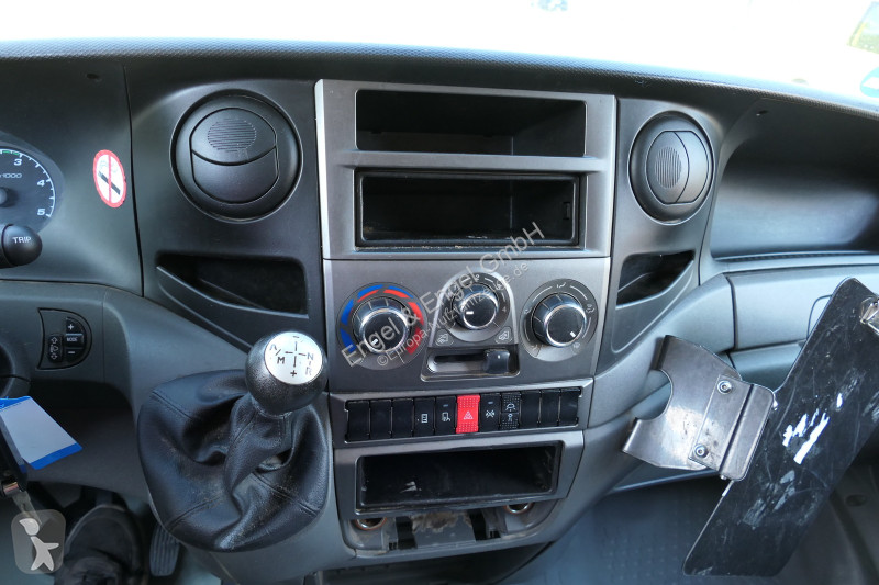 Véhicule utilitaire Iveco Daily 35 S11 C30C...