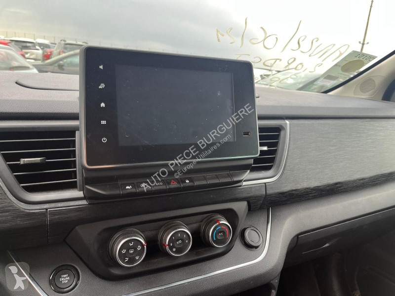 عربة نفعية Renault III 2.0 DCi 150 Intens 9...