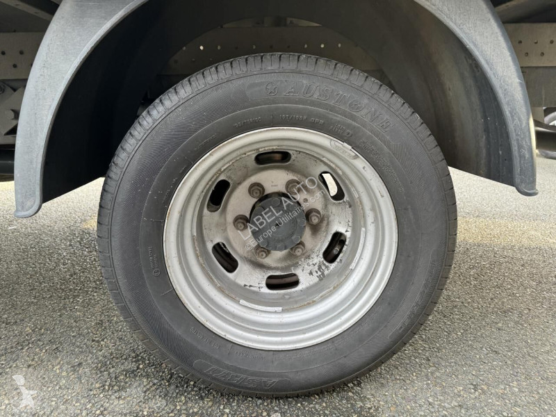 Véhicule utilitaire Iveco 35c16