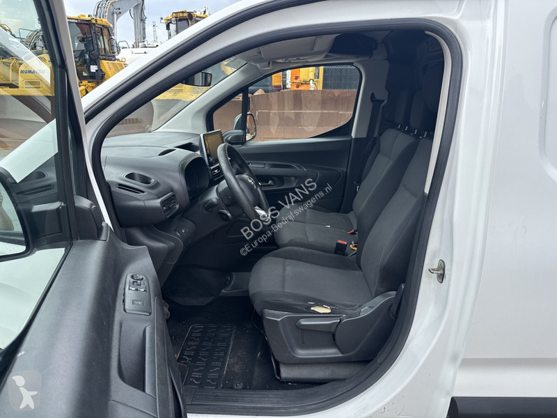 عربة نفعية Toyota 1.2T 110 PK **Benzine** L1...