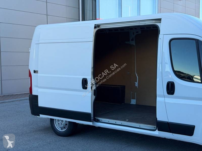 عربة نفعية Peugeot