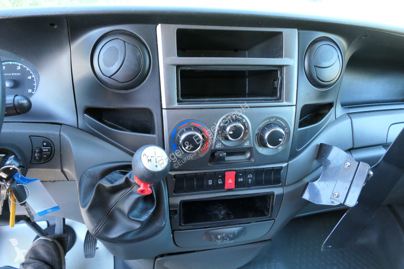 Iveco Daily 35 S11 C30C AUTOMATIK KAMERA Regale...
