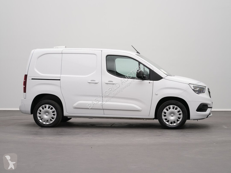 Лекотоварен автомобил Opel 110pk