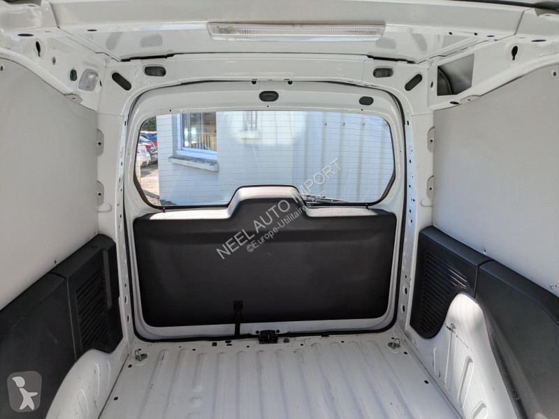 Véhicule utilitaire Citroën BERLINGO L1 II 1.6...