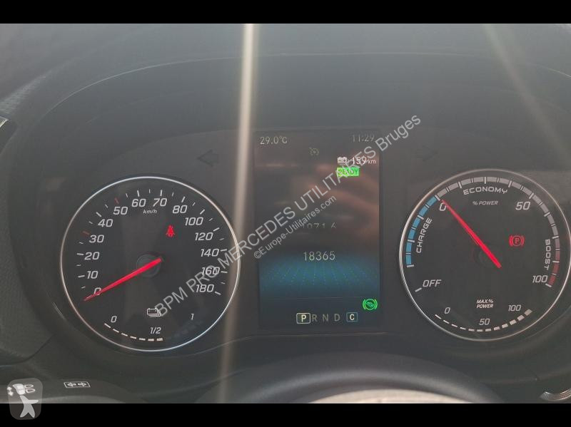 عربة نفعية Mercedes e Long Select