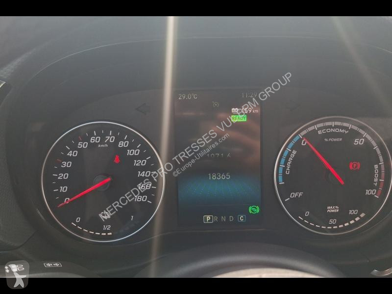 عربة نفعية Mercedes e Long Select