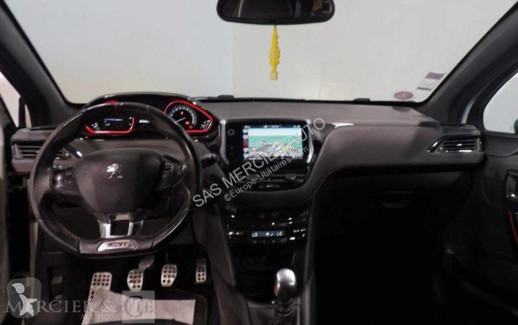 عربة نفعية Peugeot
