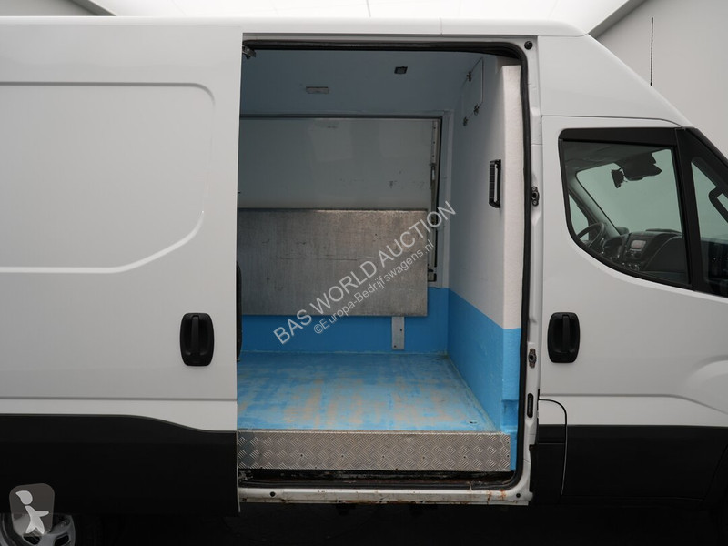 Furgoneta Iveco 35C18