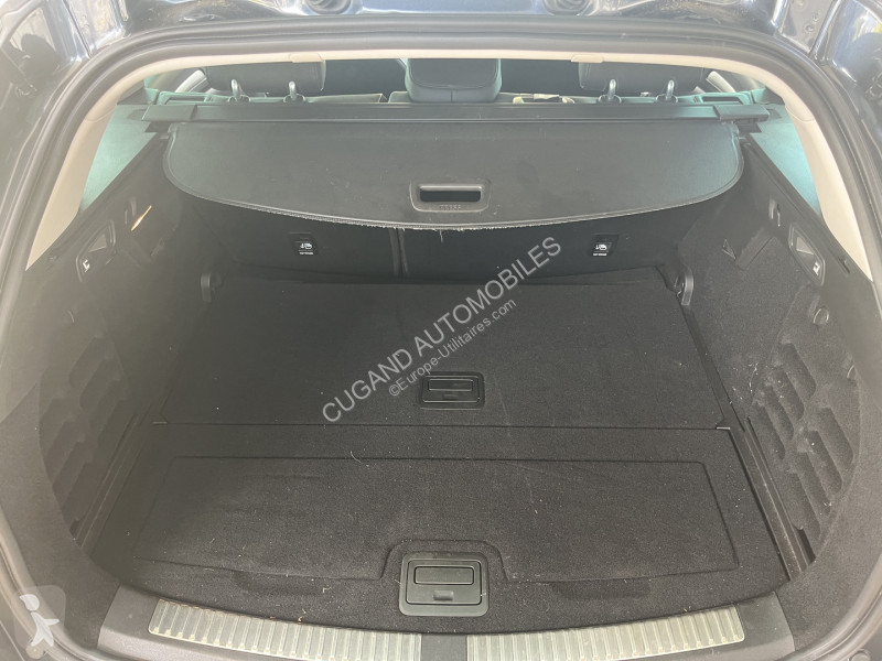 Véhicule utilitaire Renault MEGANE IV ESTATE...