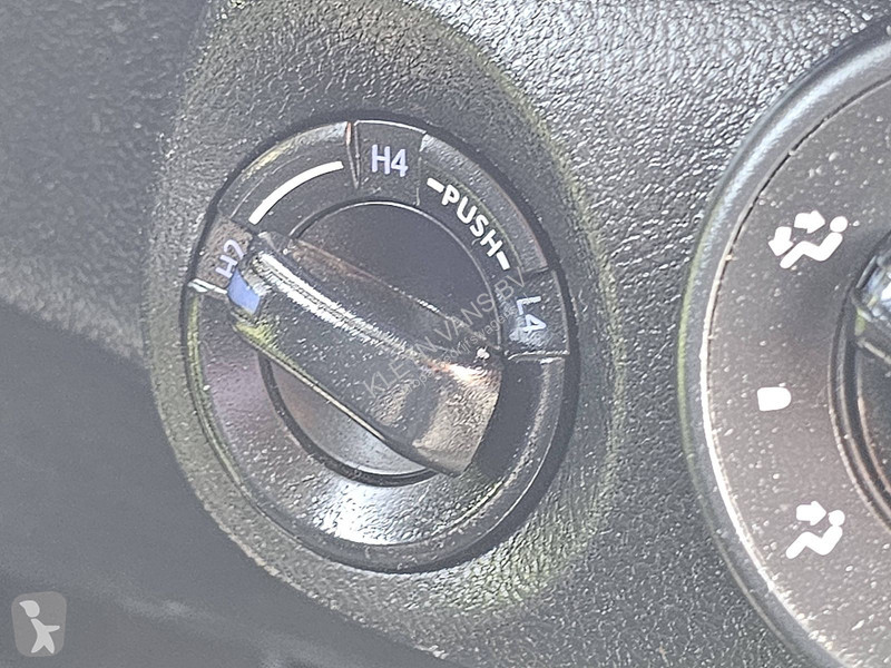 عربة نفعية Toyota 2.4 4x4 Airco NAP Pickup Hilux