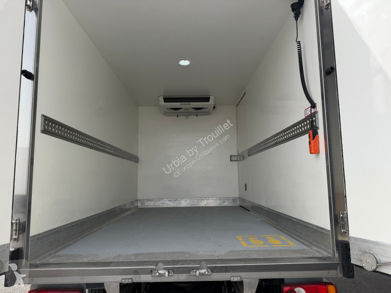 Véhicule utilitaire Renault FRIGO 12M3 165 CV...