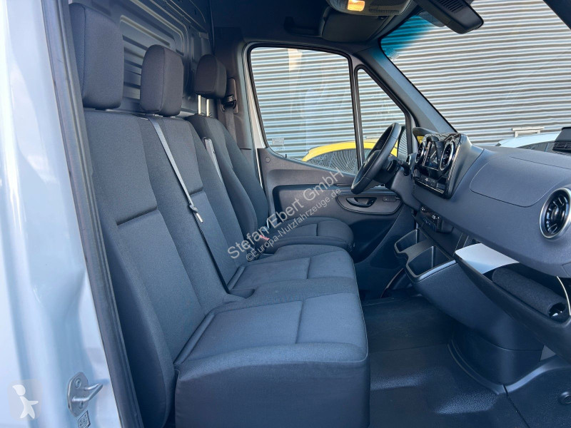 Коммерческий автомобиль Mercedes 317 CDI 9G...
