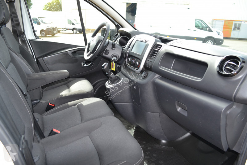 Véhicule utilitaire Renault RENAULT TRAFIC III...