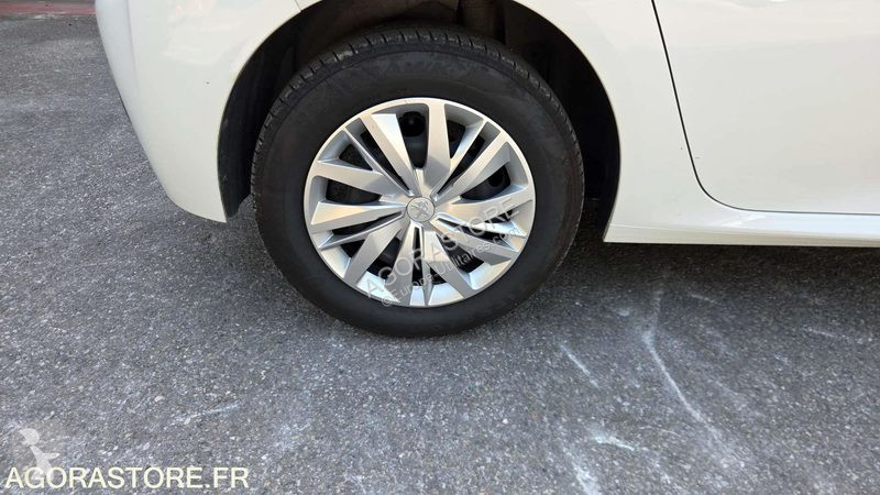 Коммерческий автомобиль Peugeot 208