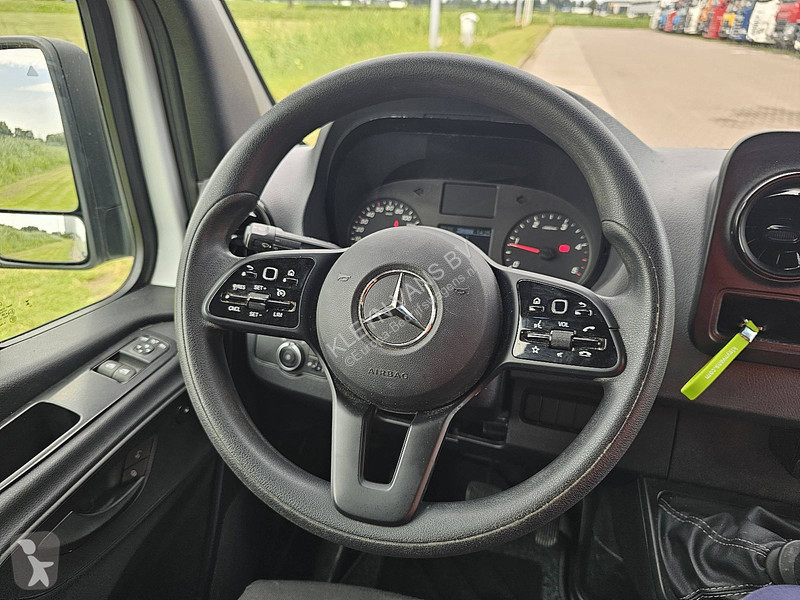 عربة نفعية Mercedes 315 L2H1 RWD Mbux AC
