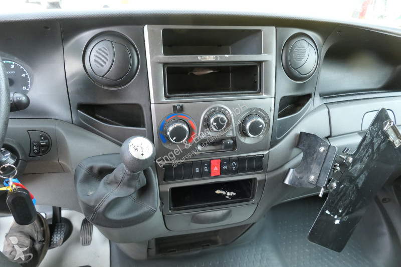 Véhicule utilitaire Iveco Daily 35 S11 C30C...