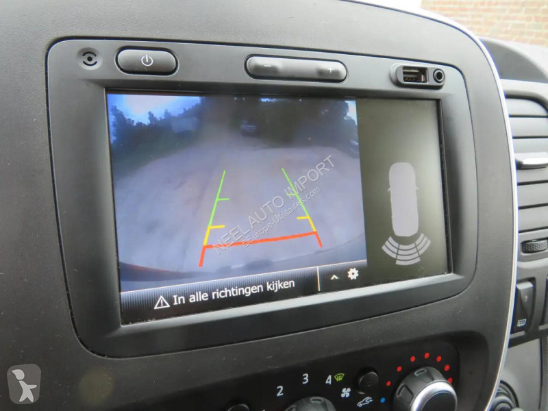 Véhicule utilitaire Renault TRAFIC DOUBLE...