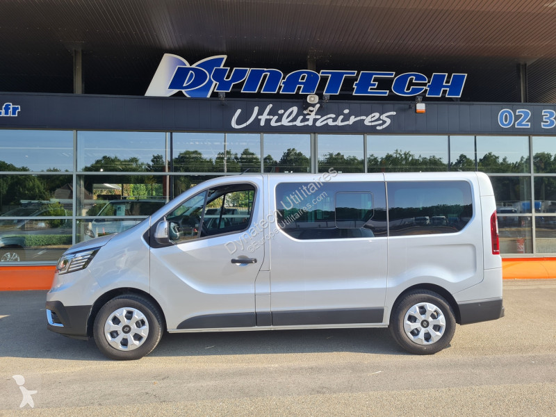 Furgoneta Renault TRAFIC III COMBI 2.0 BLUE DCI...