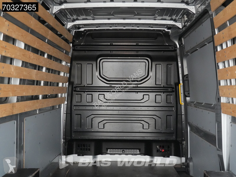 Volkswagen 140pk L3H3 Trekhaak Navi Airco...