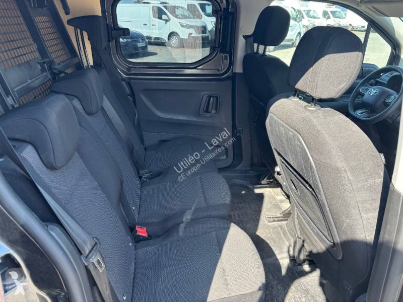 عربة نفعية Toyota
