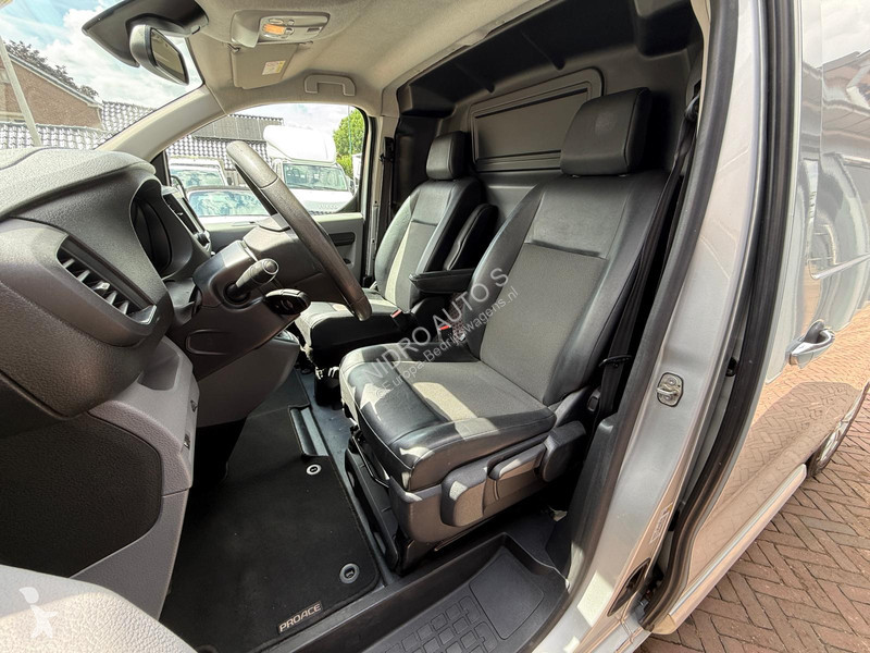 عربة نفعية Toyota 2.0 D Professional 2x...