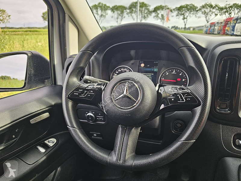 Véhicule utilitaire Mercedes 116 L2 Mbux Navi...