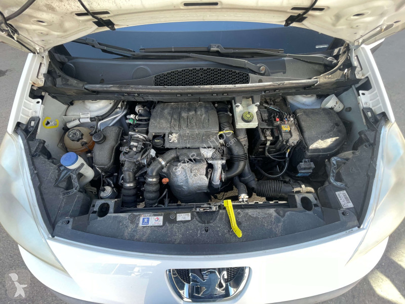 عربة نفعية Peugeot