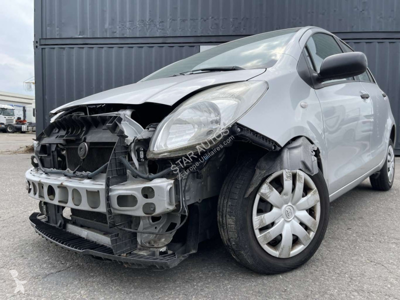عربة نفعية Toyota