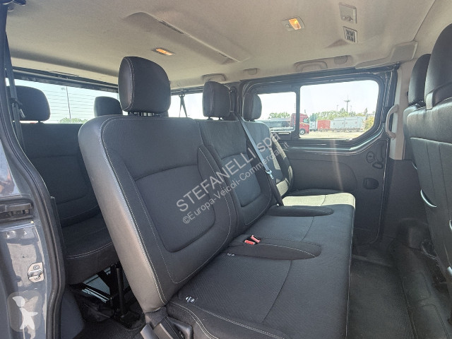 Véhicule utilitaire Nissan Primastar bus 2.0...