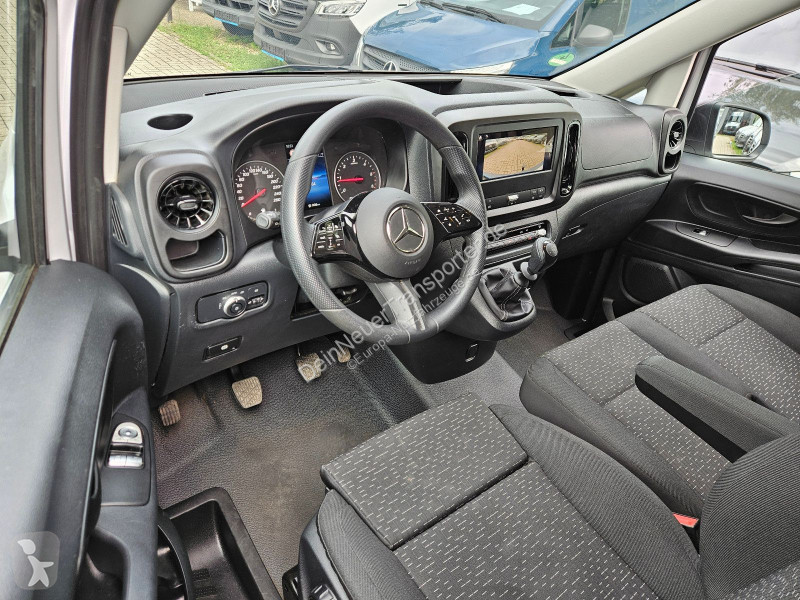 Mercedes Vito...