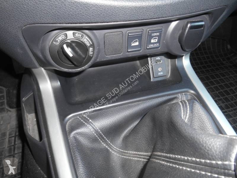 عربة نفعية Nissan