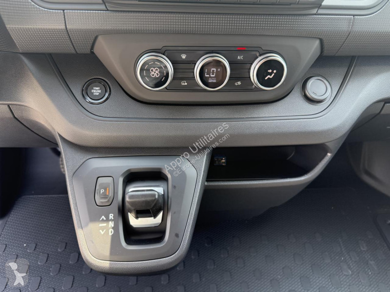 Véhicule utilitaire Renault TRAFIC 3T0 L1H1...