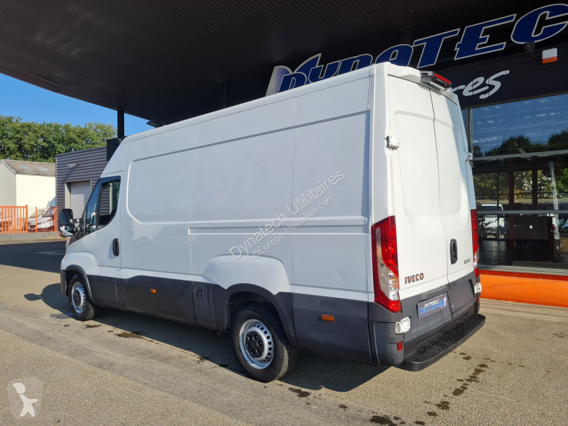Véhicule utilitaire Iveco DAILY 35S FG 35S14 V12
