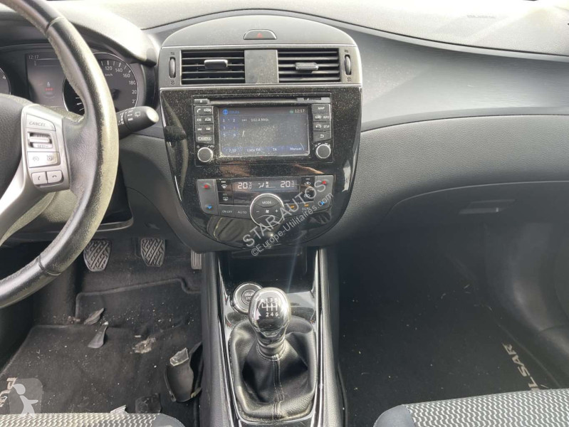عربة نفعية Nissan