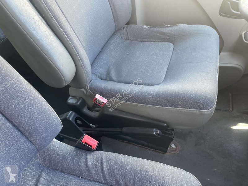 عربة نفعية Nissan