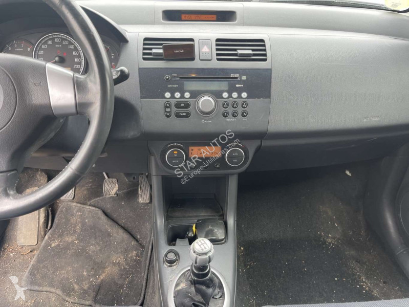 Véhicule utilitaire Suzuki