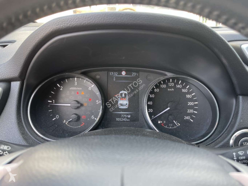 عربة نفعية Nissan