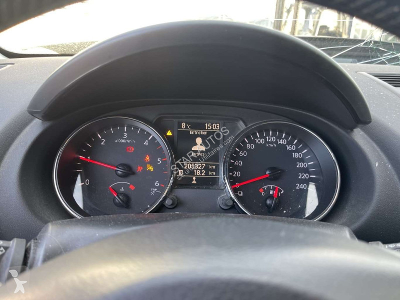 عربة نفعية Nissan