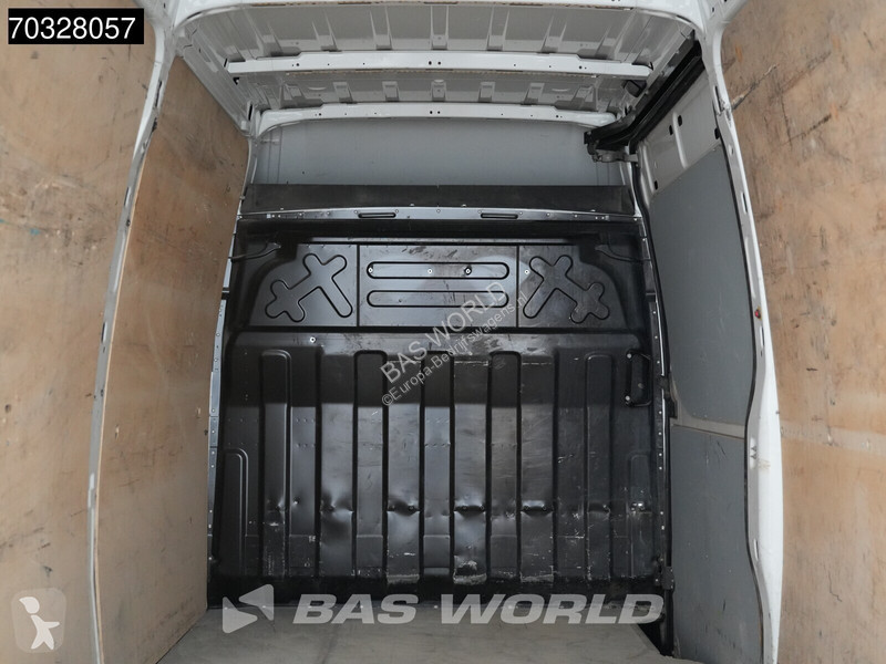 Лекотоварен автомобил Iveco 35S18 3.0L Automaat...