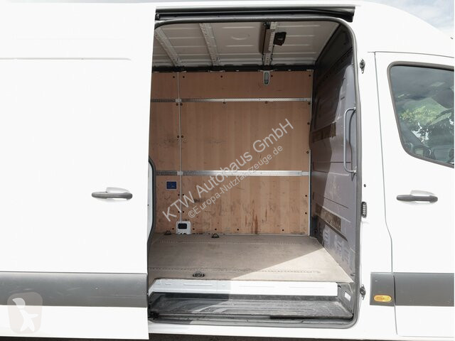 Лекотоварен автомобил Mercedes Sprinter 317...