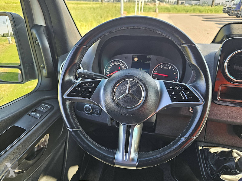 Коммерческий автомобиль Mercedes 311 L2H2...