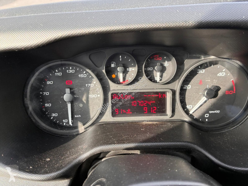 Iveco  35C16 20m3 con puertas traseras van